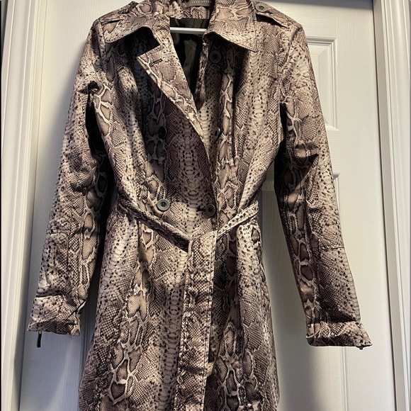 Ladies snakeskin print rain coat - Picture 2 of 3